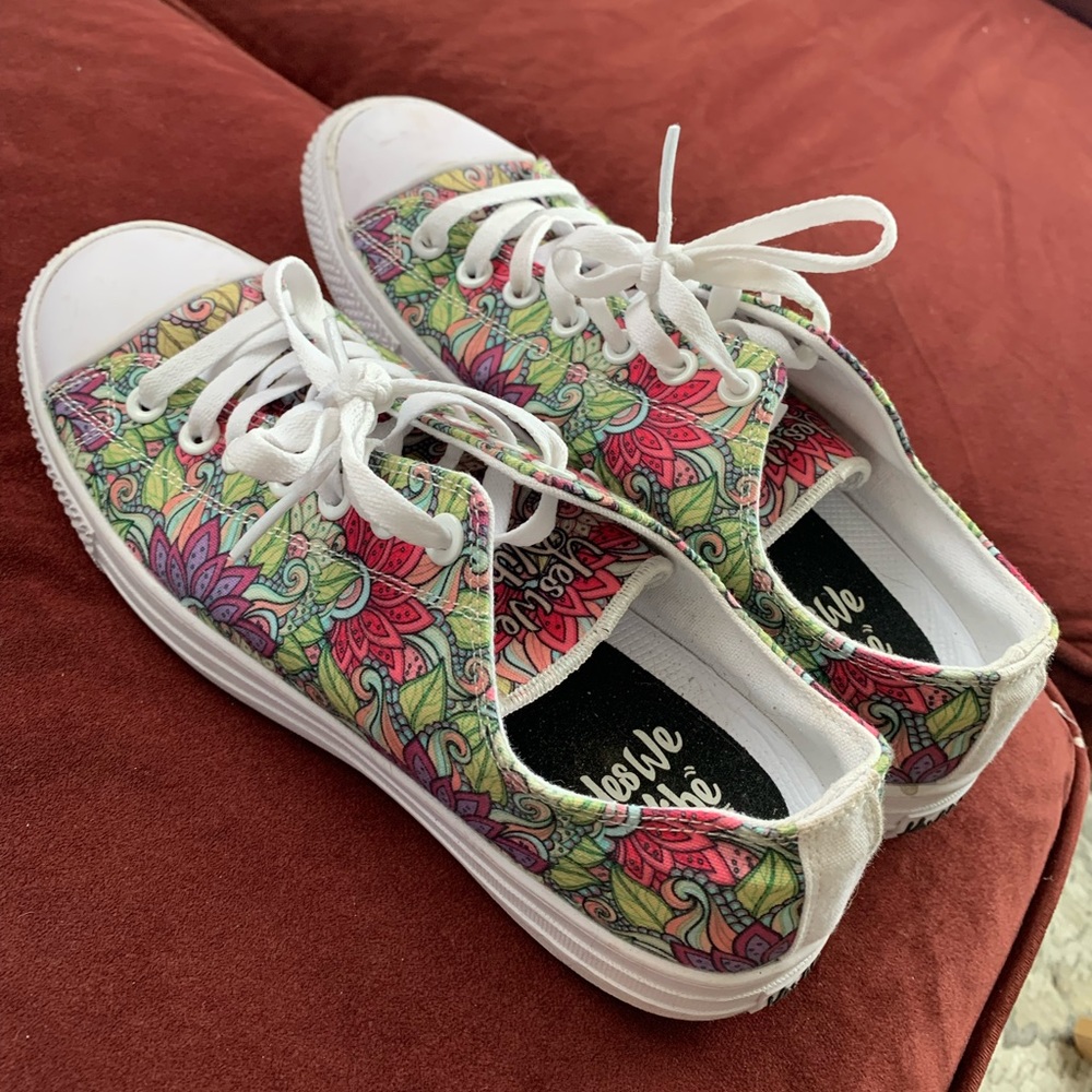 Yes We Vibe Floral Sneakers!